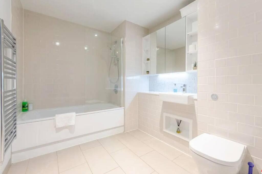 Superb 1 Bedroom Apartment 3Mins From Tube Station London Ngoại thất bức ảnh